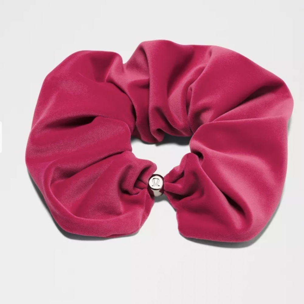 Lululemon Uplifting Oversized Scrunchie *Velvet in ‘Berry Rumble’